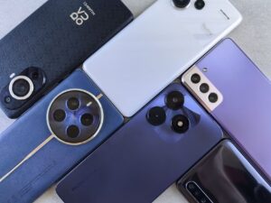smartphones under Rs 30000
